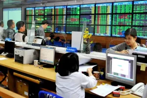 Economic data fails to lift shares