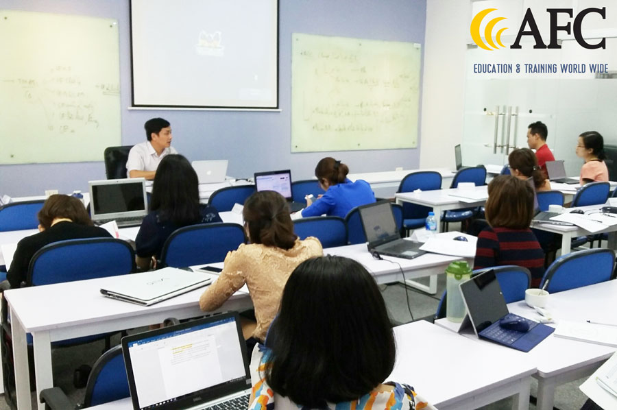 Học vi&ecirc;n CFO K26 tham gia buổi học Thẩm định v&agrave; Quản trị T&agrave;i ch&iacute;nh dự &aacute;n