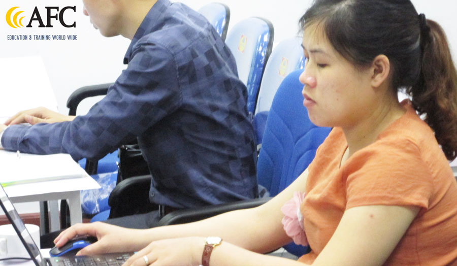 Học vi&ecirc;n CFO K26 chăm ch&uacute; v&agrave;o b&agrave;i giảng