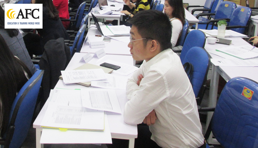 Học vi&ecirc;n CFO K26 thực h&agrave;nh Quản trị d&ograve;ng tiền c&ugrave;ng PGS.TS Đặng Đức Sơn 