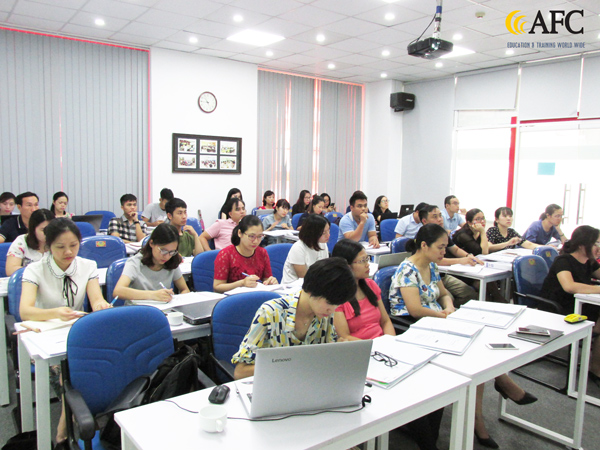 Học vi&ecirc;n lớp CFO tham gia buổi học với tinh thần nghi&ecirc;m t&uacute;c, t&iacute;ch cực