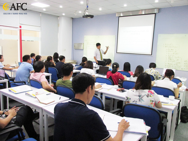 Buổi học thực h&agrave;nh lập kế hoạch t&agrave;i ch&iacute;nh doanh nghiệp