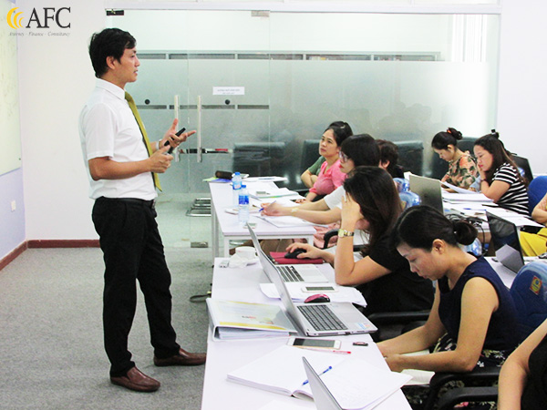 Giảng vi&ecirc;n lập kế hoạch v&agrave; dự b&aacute;o doanh thu l&agrave; chuy&ecirc;n gia PGS.TS Đặng Đức Sơn
