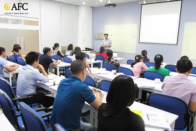 Buổi học thẩm định dự &aacute;n đầu tư của lớp CFO