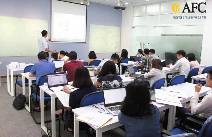 Học viên CFO trải nghiệm lập kế hoạch và dự báo doanh thu