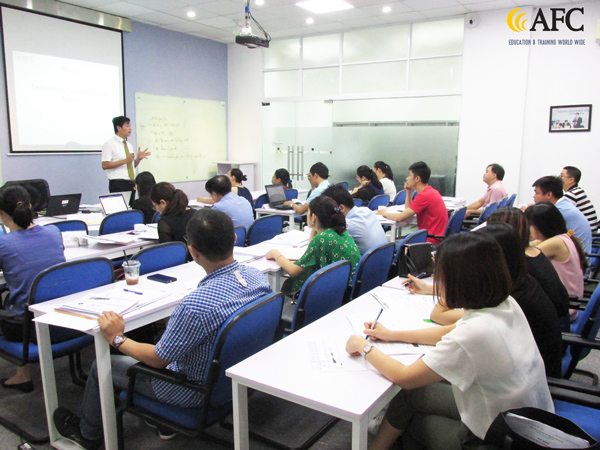 Học vi&ecirc;n CFO tham gia buổi học Thẩm định T&agrave;i ch&iacute;nh dự &aacute;n đầu tư