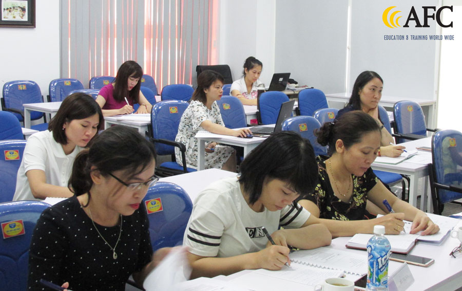 Học vi&ecirc;n tham dự lớp học Kiểm so&aacute;t nội bộ tại Viện Quản trị T&agrave;i ch&iacute;nh AFC