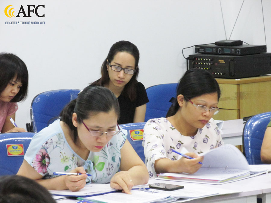 Sự chăm ch&uacute; nghi&ecirc;n cứu của học vi&ecirc;n lớp CFO