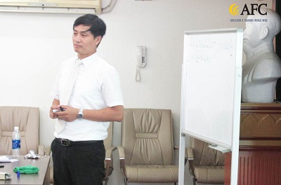 PGS.TS Đặng Đức Sơn đồng h&agrave;nh c&ugrave;ng học vi&ecirc;n trong kh&oacute;a học n&agrave;y
