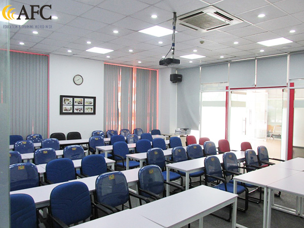 Phòng học 1 có thể sắp sếp đa dạng theo kiểu phòng họp, hội thảo, phỏng vấn…