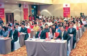 Co-dong-nho-le-Bam-viu-vao-dau-2012-03-01-09-27-33