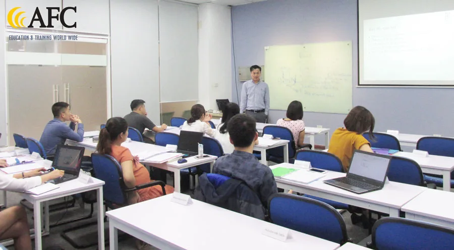 PGSTS-Nguyen-Van-Dinh-song-hanh-cung-CFO-K26-tham-dinh-du-an-dau-tu-2018-04-24-08-20-59