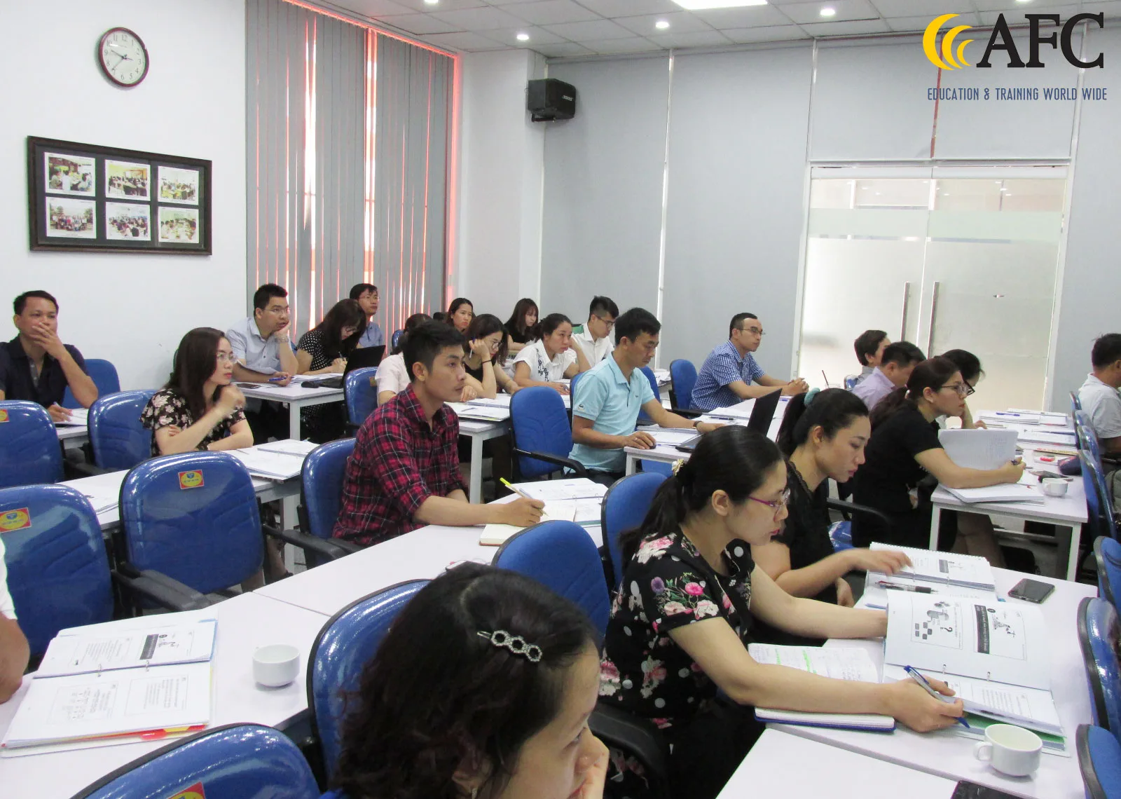 Học viên CFO K28 tập trung vào các casestudy thực hành
